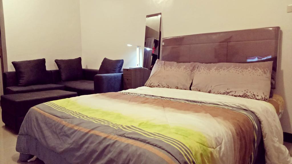 Darvy Suite Muntinlupa City Eksteriør billede